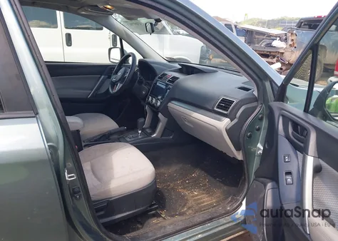 2018 Subaru Forester 2.5I Premium z USA, uszkodzony, nr VIN JF2SJAGC1JH559573